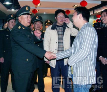成都警备区司令员蒋黔智莅临安博站官网参观