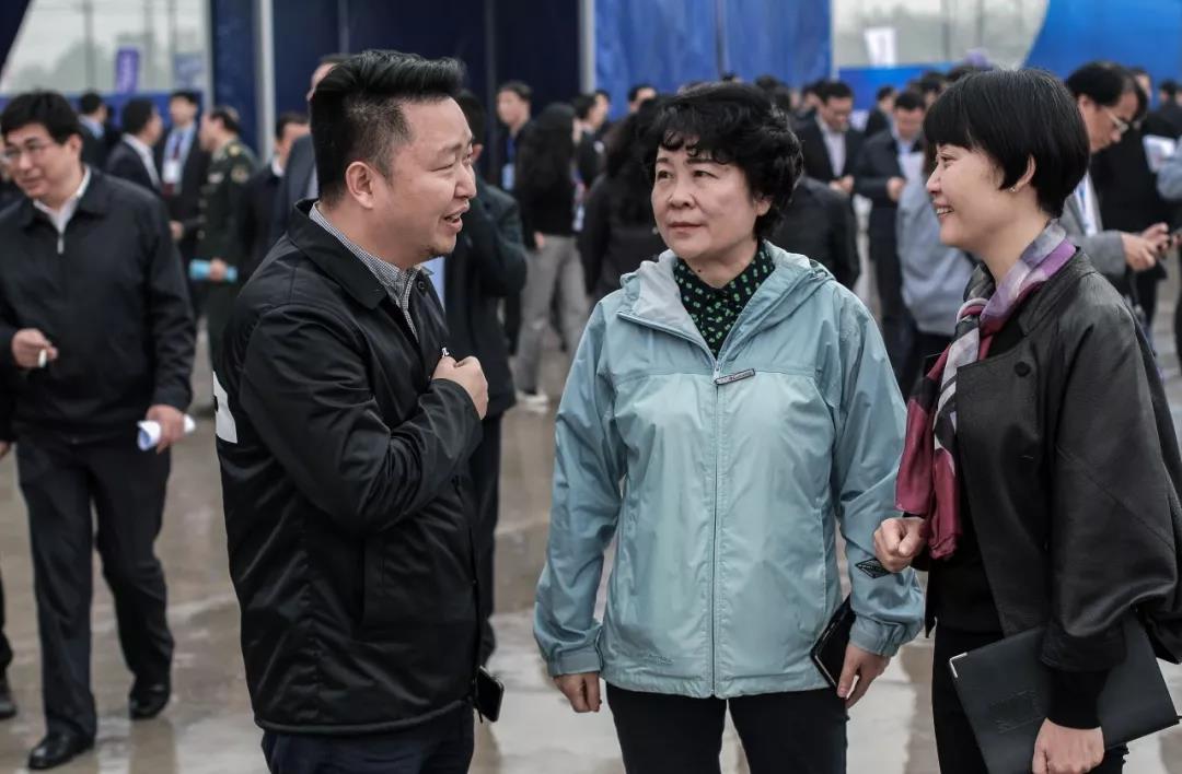 成都市重大产业项目集中开工 安博站官网国际科技文创项目亮相开工仪式