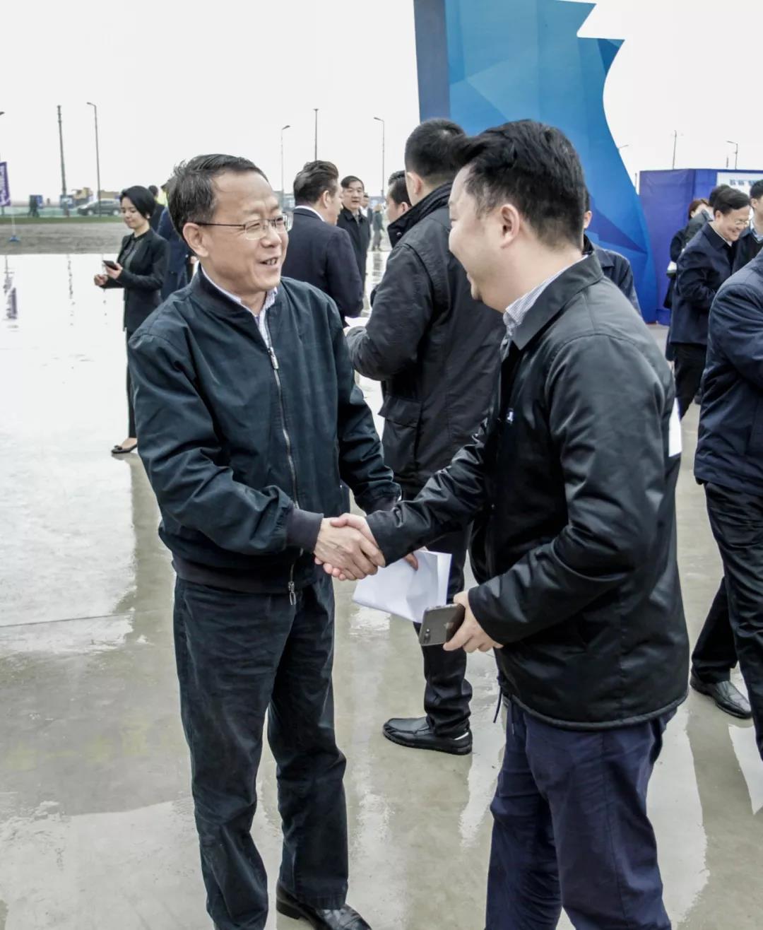 成都市重大产业项目集中开工 安博站官网国际科技文创项目亮相开工仪式