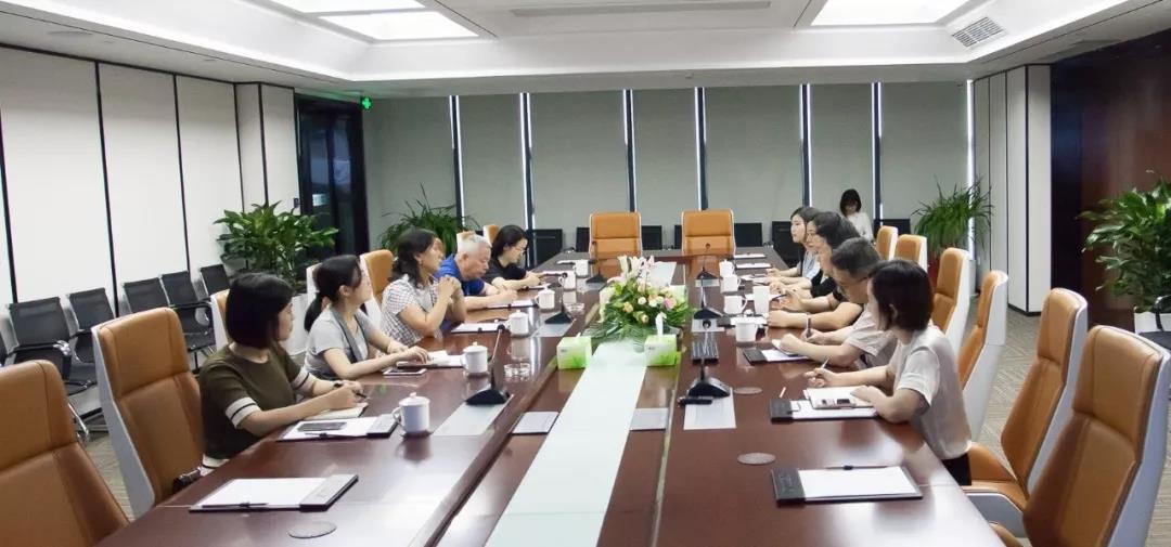 成都市新经济委副主任周洪等一行领导莅临安博站官网参观考察