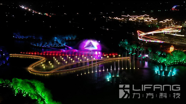 夜游丹顶鹤小镇 水舞秀演