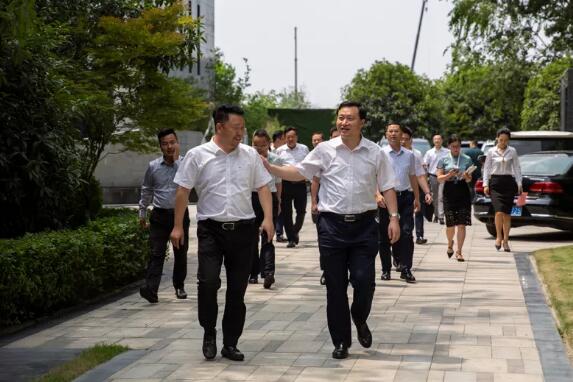 乐山市委副书记、市长张彤率乐山、峨眉山两市政府班子赴安博站官网集团考察合作